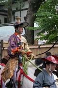 Tsurugaoka Hachiman-gu Shrine Reitaisai (Kadoron Festival) svatyn Tsurugaoka Hachiman-gu. Tento den se kon Yabusame - tradin japonsk lukostelba z kon. Msto Kamakura. Japonsko.