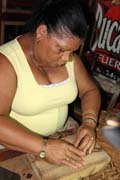 Vroba doutnk, Real Fabrica de Tabacos Partags, centrln Havana (Centro Habana). Kuba.